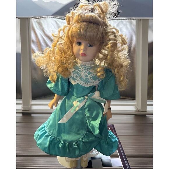 Other - -DOLL VTG Porcelain Doll W/ Curly Blonde Hair Green Eyes Green Dress 16”